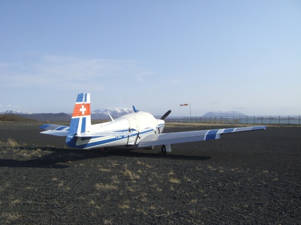 Reykjahlid, Flugplatz auf dem Lavafeld bei kräftigem Seitenwind